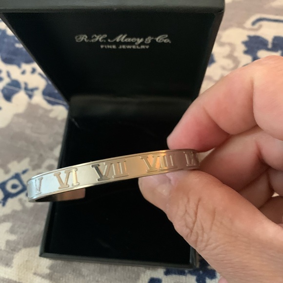 New and Beautiful Italian Stainless Steel Roman Numerals Bracelet size 7.5 open - Picture 7 of 7